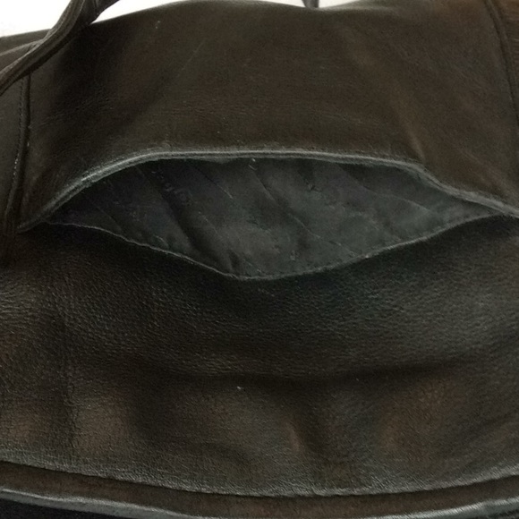 FINAL SALE PRICE Paul & Taylor Black Leather Handbag.   (CL) - Picture 4 of 6